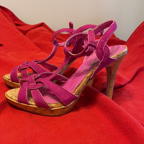 Fuchsia Strapey 4” stilettos - Picture 3 of 6
